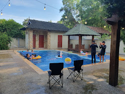 Family pool at Julvilla