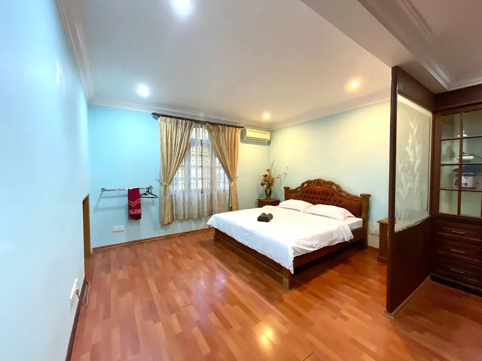 Julvilla master bedroom
