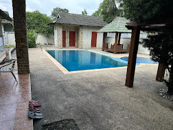 Julvilla side pool